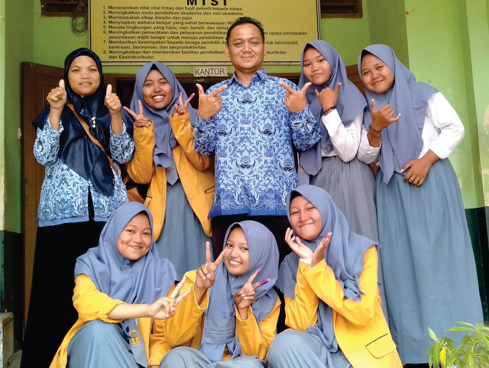 4 Tips Menjadi Guru Favorit di Sekolah: Mudah Dilakukan