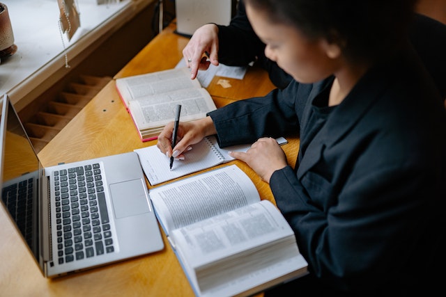 Les Privat Bahasa Indonesia Untuk Kemampuan Menulis Dengan Lancar